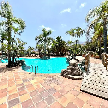 Stunning Views Beside The Beach, Aptartment With Pool דירה *