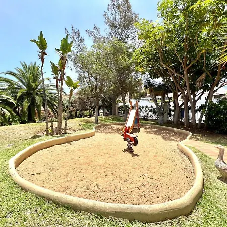 Stunning Views Beside The Beach, Aptartment With Pool * לוס ריאלחוס