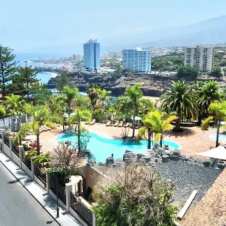 Stunning Views Beside The Beach, Aptartment With Pool דירה *