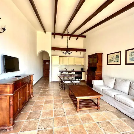 דירה Stunning Views Beside The Beach, Aptartment With Pool
