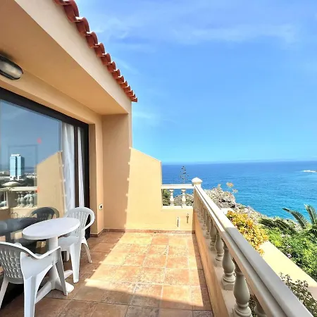 Stunning Views Beside The Beach, Aptartment With Pool דירה